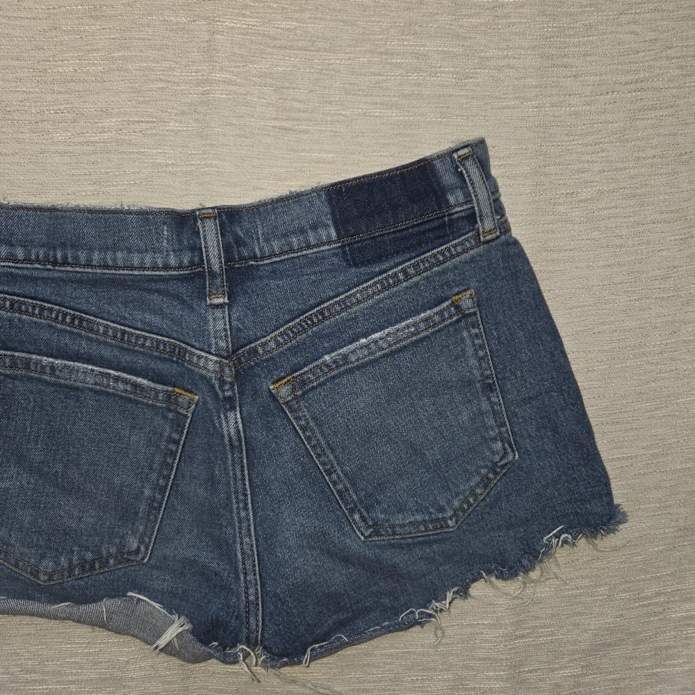 Abercrombie & Fitch Mid Rise Denim Shorts-distressed size 2 - Picture 6 of 9